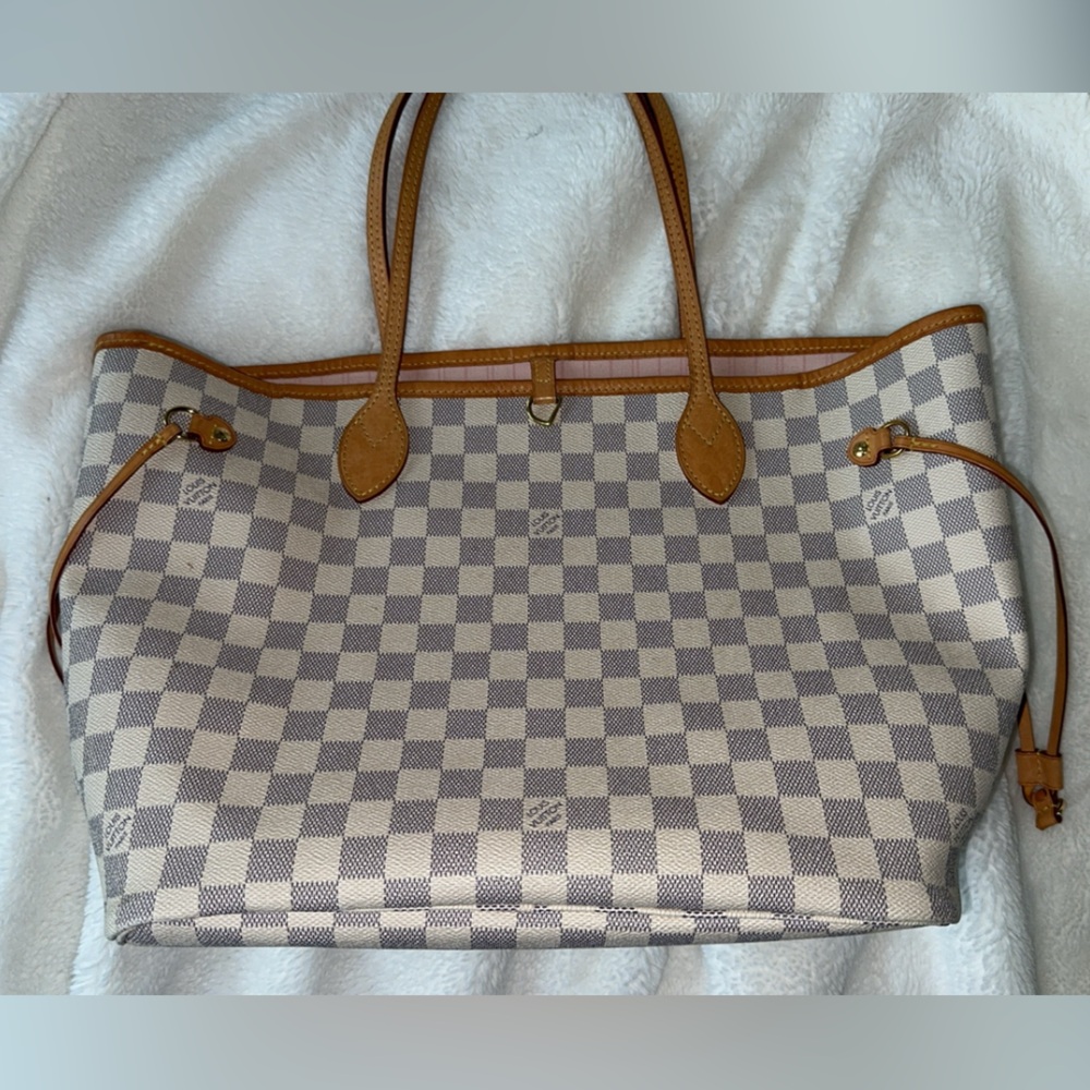 Louis Vuitton Neverfull Tote